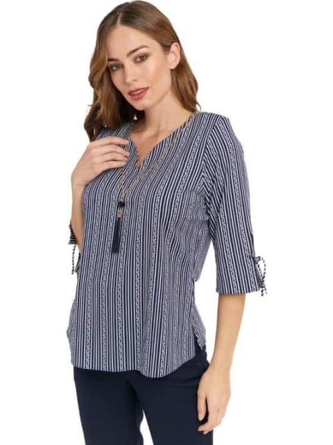 BLUSA CON ACCESORIO AZUL MARINO PALOMA CARMIN