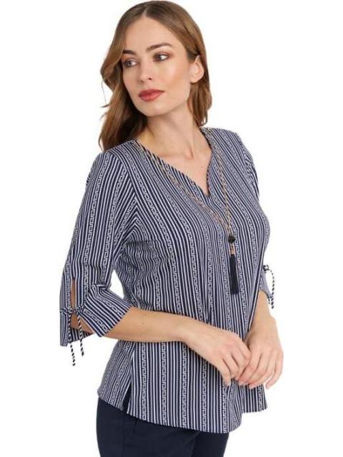 BLUSA CON ACCESORIO AZUL MARINO PALOMA CARMIN