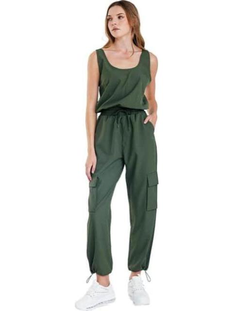JUMPSUIT CUELLO REDONDO VERDE OLIVO HOLLY LAND