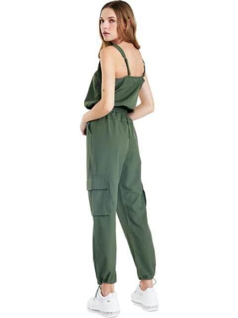 JUMPSUIT CUELLO REDONDO VERDE OLIVO HOLLY LAND