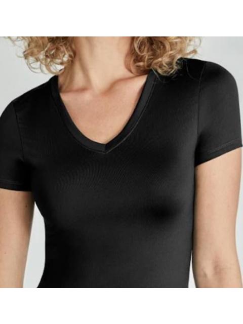 PLAYERA CUELLO V NEGRO HOLLY LAND