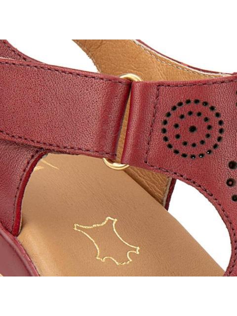 SANDALIA PERFORADA CEREZA FLEXI