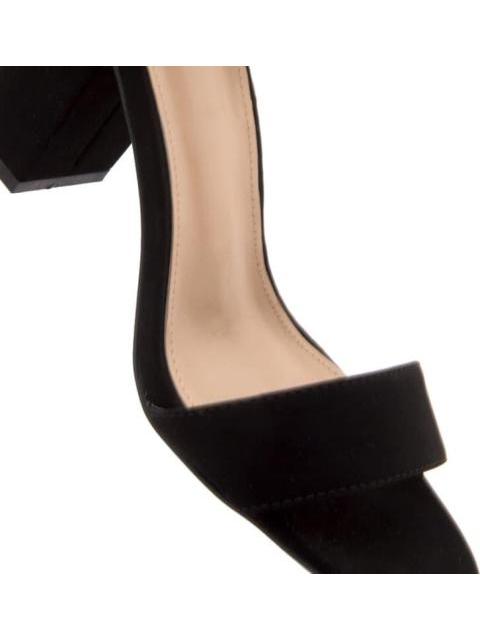 SANDALIA TACON ANCHO NEGRO YAELI
