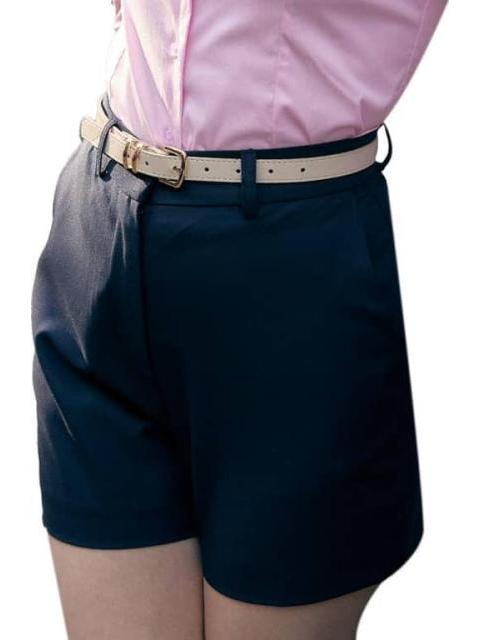 SHORT CON CINTURON AZUL MARINO HOLLY LAND