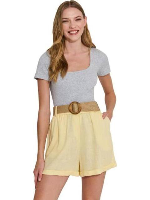 SHORT DE LINO CON CINTURON DE PAJA AMARILLO HOLLY LAND