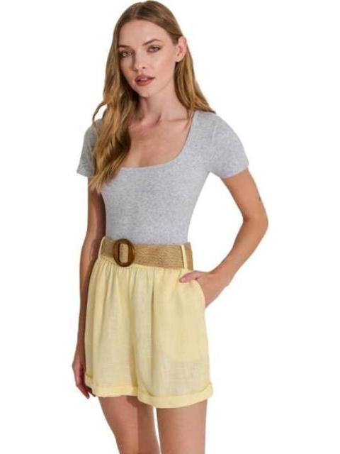 SHORT DE LINO CON CINTURON DE PAJA AMARILLO HOLLY LAND