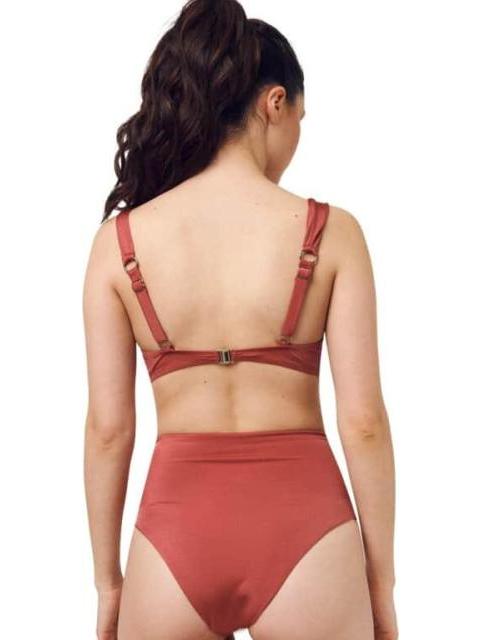 TOP DE BIKINI CON PERLAS MAQUILLAJE HOLLY LAND