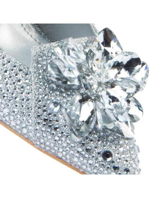 ZAPATILLA CON PEDRERIA PLATA THALIA SODI